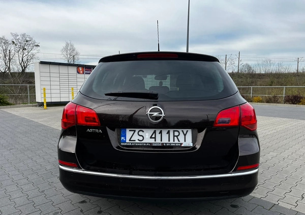 Opel Astra cena 35990 przebieg: 105500, rok produkcji 2015 z Szczecin małe 631